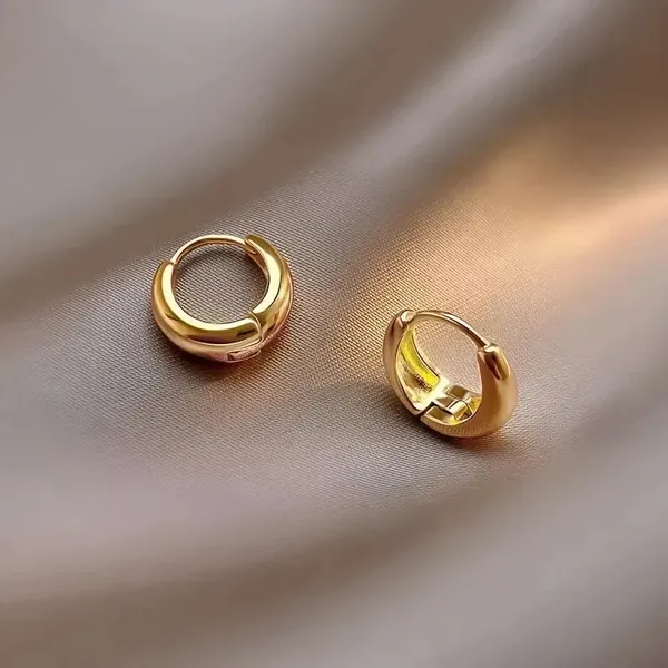 Gold_C_Hoops_Earrings_For_Women